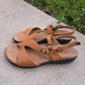 Trotter  Women  Sandals size 8.5 brown